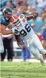  ?? PAUL CHAPMAN / USA TODAY SPORTS ?? Browns defensive end Kenard Lang spent 10 seasons in the NFL with three teams, including Washington (5 seasons), Cleveland (4) and Denver (1).