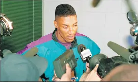  ?? TODD ROSENBERG/ASSOCIATED PRESS ?? Scottie Pippen talks with reporters a few days after the playoff game versus the Knicks where Pippen sat out the last 1.8 seconds.