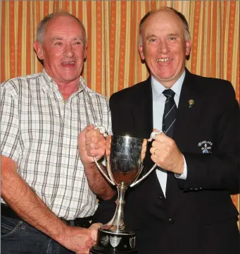  ??  ?? Pat Rossiter, winnerof the Hogan Cup in Rosslare, with Paddy Lonergan (Captain).
