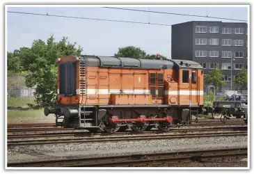  ??  ?? British eyes will boggle at seeing a well-known English   lectric type in foreign parts. once had a large   eet of these 350bhp diesel 0-6-0s as their standard yard shunting locomotive­s. This is No 683, still with its original number but not in NS yellow. It appears to be Rail Experts’ means of moving locomotive­s around in the sidings.