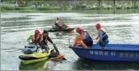  ?? HUANG HONGZHI / FOR CHINA DAILY ?? The team of volunteer lifesavers rescues a drowning man in Suqian, Jiangsu province, in 2019.