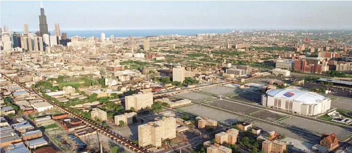  ?? SUN-TIMES FILES ?? In Chicago’s tale of two cities, the West Side and South Side struggle while the downtown in the distance thrives.