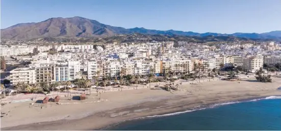  ?? Foto: Stadtverwa­ltung Estepona ?? Estepona bietet Anwohnern und Urlaubern eine 2,5 Kilometer lange Strandprom­enade.