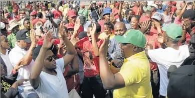  ?? Picture: KHAYA NGWENYA ?? DECISIVE VICTORY: Supporters of ousted KwaZulu-Natal premier Senzo Mchunu outside the Pietermari­tzburg High Court following the outcome of the court case yesterday