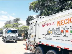 ?? / Foto Luis Alfredo Estévez / La Opinión ?? Ayer, hacia mediodía, se permitió que los camiones del aseo urbano pudieran llegar hasta el Parque Tecnológic­o Guayabal a descargar la basura que estaba represada.