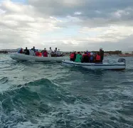  ??  ?? L’esercitazi­one-sbarco sulla costa di Vada