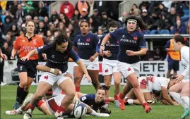  ?? (Photo PQR/Sud-Ouest) ?? Les Bleues ont perdu pour la 13e fois d’affilée contre l’Angleterre et échoué dans la quête du Grand Chelem.