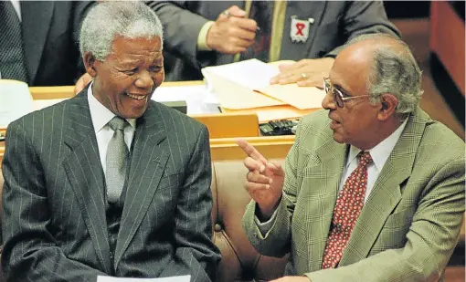  ?? /Reuters ?? Firm friends: Nelson Mandela and Ahmed Kathrada initially did not share the same vision for SA.