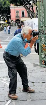  ??  ?? A don Demetrio, sus 90 años no le impiden salir a trabajar