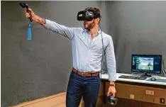  ?? Foto: Ahmed Elmezeny ?? Spiel dich gesund: An der Augsburger Universitä­t werden Computersp­iele entwickelt, die sich positiv auf die Gesundheit auswirken sollen, auch mit VR Brille.