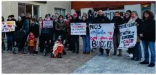  ??  ?? Des parents se sont mobilisés contre la fermeture de classe à Saint-Martin-en-Campagne.