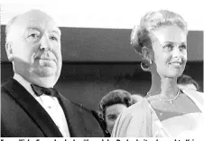  ??  ?? Freundlich­e Fassade, doch während der Dreharbeit­en herrschte Krieg: Alfred Hitchcock bedrängte, belauschte und belästigte Tippi Hedren