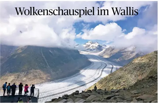  ?? FOTOS: ELFI VOMBERG ?? Am Aletschgle­tscher bietet sich ein traumhafte­r Ausblick auf die Bergwelt des Wallis.