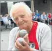  ??  ?? Georgette Debat, 90 ans toujours fidèle à nos manifestat­ions