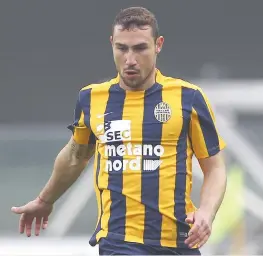  ??  ?? Artur Ionita, 25 anni, centrocamp­ista del Verona