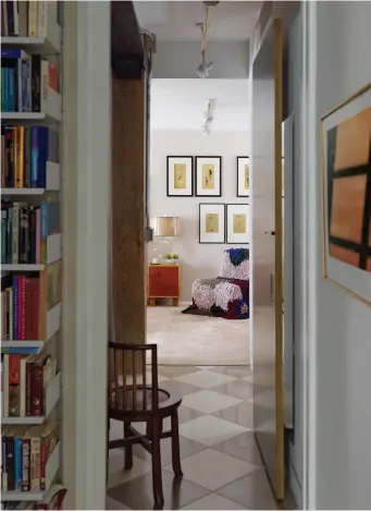  ??  ?? Vitsoe shelving and a 19th-century Chinese side chair mark the path to the master bedroom