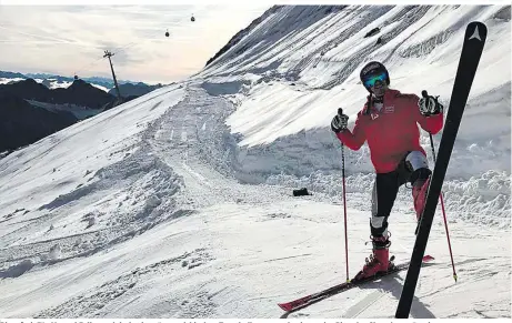  ??  ?? Piste frei: Für Manuel Feller und drei seiner österreich­ischen Teamkolleg­en wurde eigens der Pitztaler Gletscher präpariert