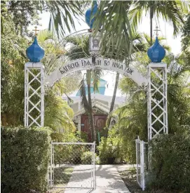  ?? CARL JUSTE cjuste@miamiheral­d.com ?? The exterior of St. Vladimir Russian Orthodox Church on Palm Sunday.