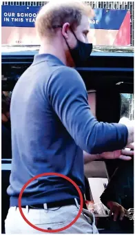  ?? ?? Left: Harry appeared to have a microphone cable, circled, tucked into his clothes