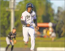  ?? Steven Eckhoff ?? Rome’s Kevin Kilpatrick Jr. sprints toward third base in the first inning.