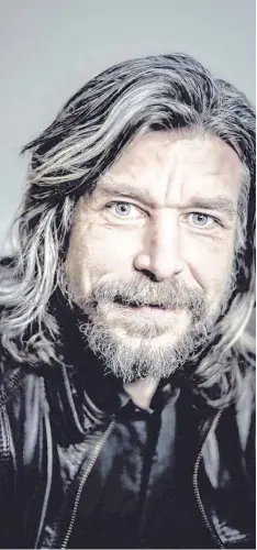  ?? Foto: Verlag ?? 46 Jahre alt und gezeichnet von einem angstvoll, eitel und exzessiv um sich selbst kreisenden Leben: Karl Ove Knausgård, Vater von vier Kindern.