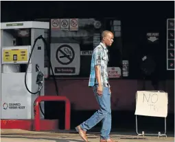  ?? / REUTERS / PHILIMON BULAWAYO ?? A man walks past a ‘No Petrol’ sign at a fuel station in Harare, Zimbabwe.