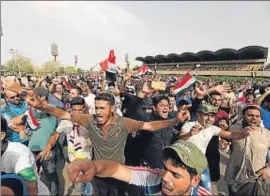  ?? THAIER AL-SUDANI / REUTERS ?? Los chiíes camparon a sus anchas por la zona verde de Bagdad