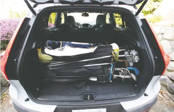  ?? — PHOTOS: ANDREW MCCREDIE ?? Two sets of golf clubs easily fit in the Volvo XC40 rear cargo space, even leaving room for back seat passengers.