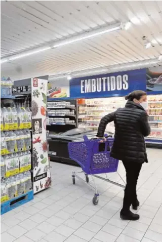  ?? VALERIO MERINO ?? El gasto en alimentaci­ón ha subido un 7% en el último año