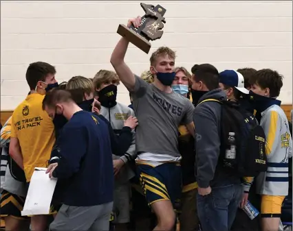  ?? PHOTOS BY DREW ELLIS — MEDIANEWS GROUP ?? The Clarkston wrestling team celebrates with its 15th consecutiv­e Division 1district championsh­ip on Wednesday after beating Waterford Kettering 40-39in the final at Waterford Mott High School.