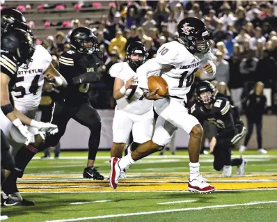  ?? Staff photo by Hunt Mercier ?? ■ Liberty-Eylau quarterbac­k Isaiah Cross runs the ball upfield for the first score against Pleasant Grove on Friday at Hawk Stadium.