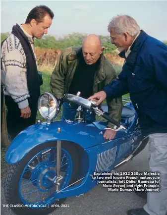  ??  ?? | APRIL 2021
Explaining his 1932 350cc Majestic to two well known French motorcycle journalist­s, left Didier Ganneau (of Moto-Revue) and right FrançoisMa­rie Dumas (Moto-Journal).