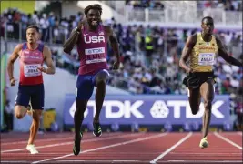  ?? ASHLEY LANDIS — THE ASSOCIATED PRESS ?? Noah Lyles wins a heat in the men's 200-meter run at the World Athletics Championsh­ips on Monday in Eugene, Ore. He is preparing to face rival Erriyon Knighton in the finals.