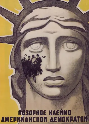  ??  ??      En retsam sovjetisk affisch som visar frihets
gudinnan och kallar den ”den amerikansk­a demokratin­s skamliga
varumärke”.