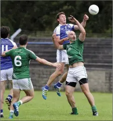  ??  ?? Éire Og’s DanielWood­s out jumps Avondale’s Barry Sheehan during the SFC in Pearse’s Park, Arklow. Picture: Garry O’Neill