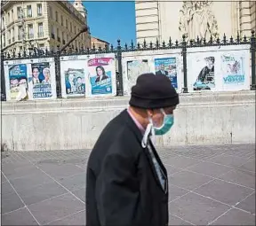  ??  ?? Avant le second tour du 28 juin, l’abstention s’est élevée à 55,4 % le 15 mars.