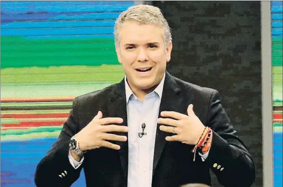  ?? LEONARDO MUÑOZ / EFE ?? Iván Duque, el candidato mejor situado en las encuestas, en un debate electoral celebrado la semana pasada en Bogotá