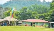  ??  ?? La escuela de Gallo permanece sin utilizar desde antes del paro nacional del magisterio, según denuncia de la misma comunidad de la zona transitori­a.