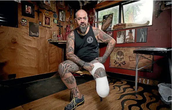 ??  ?? Gordon Toi is one of the country’s leading tattoo artists and lost a leg in a 2016 motorcycle accident. His artwork adorns the bodies of thousands of people worldwide including, below, music star Ben Harper.