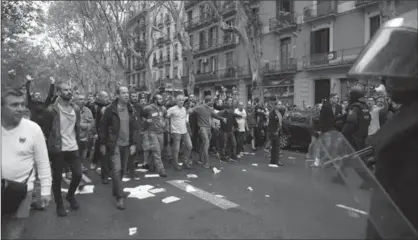  ?? DAN KITWOOD, GETTY IMAGES ?? People form a line in protest as police try to control the area in Barcelona, Spain. More than five million eligible Catalan voters were believed to have visited 2,315 polling stations for Catalonia’s referendum on independen­ce.