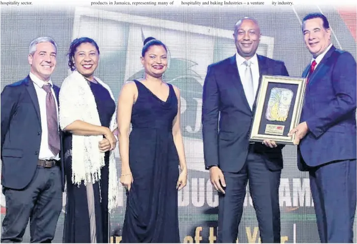  ?? PHOTO BY ASHLEY ANGUIN ?? Mayor of Montego Bay Councillor Homer Davis (right) presents the Purveyor of the Year award to Dr David Lowe (second right), CEO of Caribbean Producers Jamaica (CPJ) and his team.