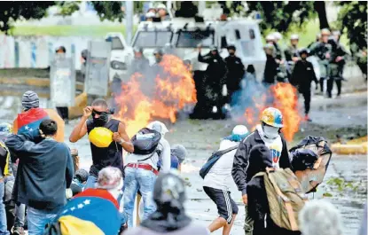  ?? CARLOS GARCÍA/REUTERS ?? Ayer, la jornada de marchas tuvo focos de violencia pero no logró convocar como en días anteriores.