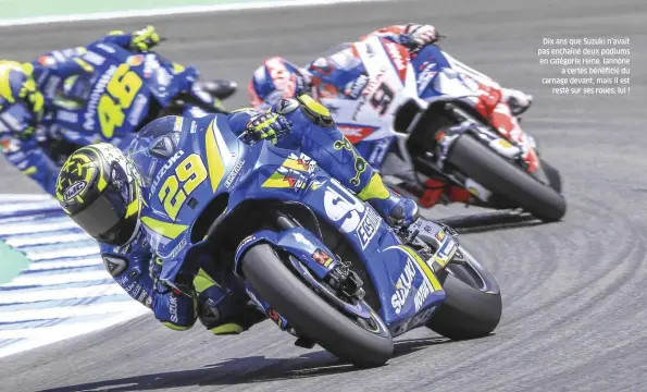  ??  ?? 3 Dix ans que Suzuki n’avait pas enchaîné deux podiums en catégorie reine. Iannone a certes bénéficié du carnage devant, mais il est resté sur ses roues, lui !