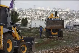  ?? MAYA ALLERUZZO — THE ASSOCIATED PRESS FILE ?? Workers take a break before European Union officials visit the constructi­on site for Givat Hamatos settlement in Jerusalem. Israel on Monday advanced plans to build 800 new settler homes in the occupied West Bank.