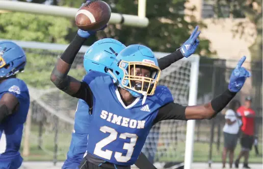  ?? ALLEN CUNNINGHAM/SUN-TIMES ?? An intercepti­on by Jaykwon Armour in the final minute clinched the victory for Simeon over suburban power Bolingbroo­k at Gately.