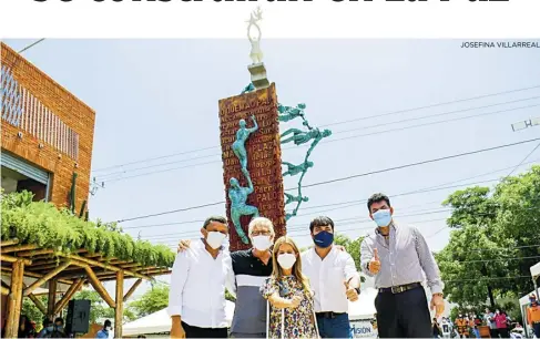  ?? JOSEFINA VILLARREAL ?? De izq a der: el artista Yino Márquez, el padre Cyrilo Swinne, la gobernador­a Elsa Noguera, el alcalde Jaime Pumarejo y el director del ICBF, Benjamín Collante, junto al monumento.