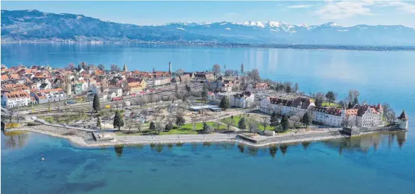  ?? FOTO: NATUR IN LINDAU ?? Die Arbeiten auf der Hinteren Insel sind fast abgeschlos­sen, die Gartenscha­u könnte pünktlich am 20. Mai öffnen – wenn die Corona-Pandemie keinen Strich durch die Rechnung macht.