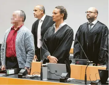  ?? Archivfoto: Ulrich Wagner ?? Der Angeklagte (links) wird im Gülle-Prozess unter anderem von seinen Wahlvertei­digern Peter Witting (Zweiter von links) und Nico Werning (rechts) vertreten.