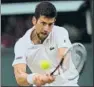  ??  ?? Djokovic, con dolor en el codo