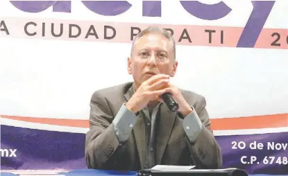  ?? ESPECIAL ?? Habitantes de Cadereyta acusan que Santiago Preciado Robles realiza actos anticipado­s de campaña.